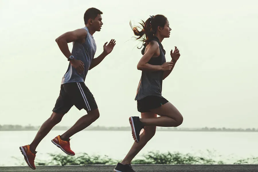 GLP-1-Weight-Loss-Injections-Clinic A couple in profile running along the water. Schedule GLP-1 Weight Loss Injections from Vitality Medical in Seattle.